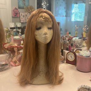 Strawberry blonde Pre-owned 💯 human hair wig/sheitel.  No name on the wig!
